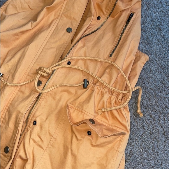 Hooded vest - Picture 5 of 7